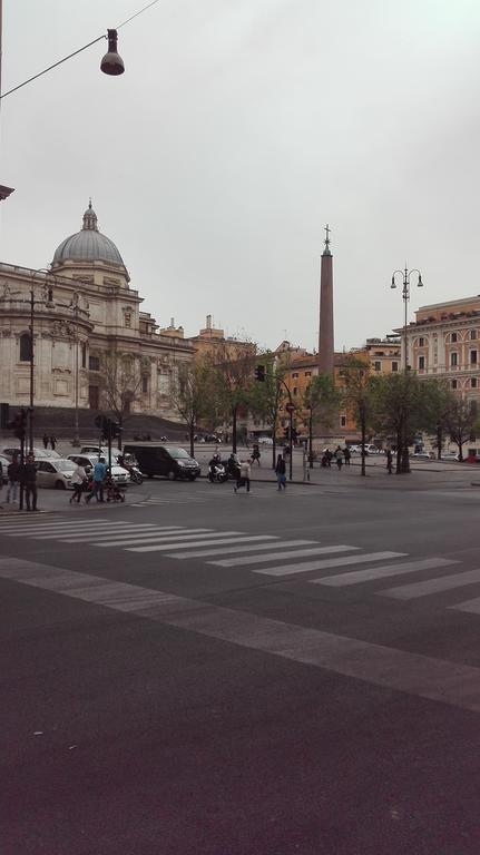 Casa Vacanza Colosseo Rzym Zewnętrze zdjęcie